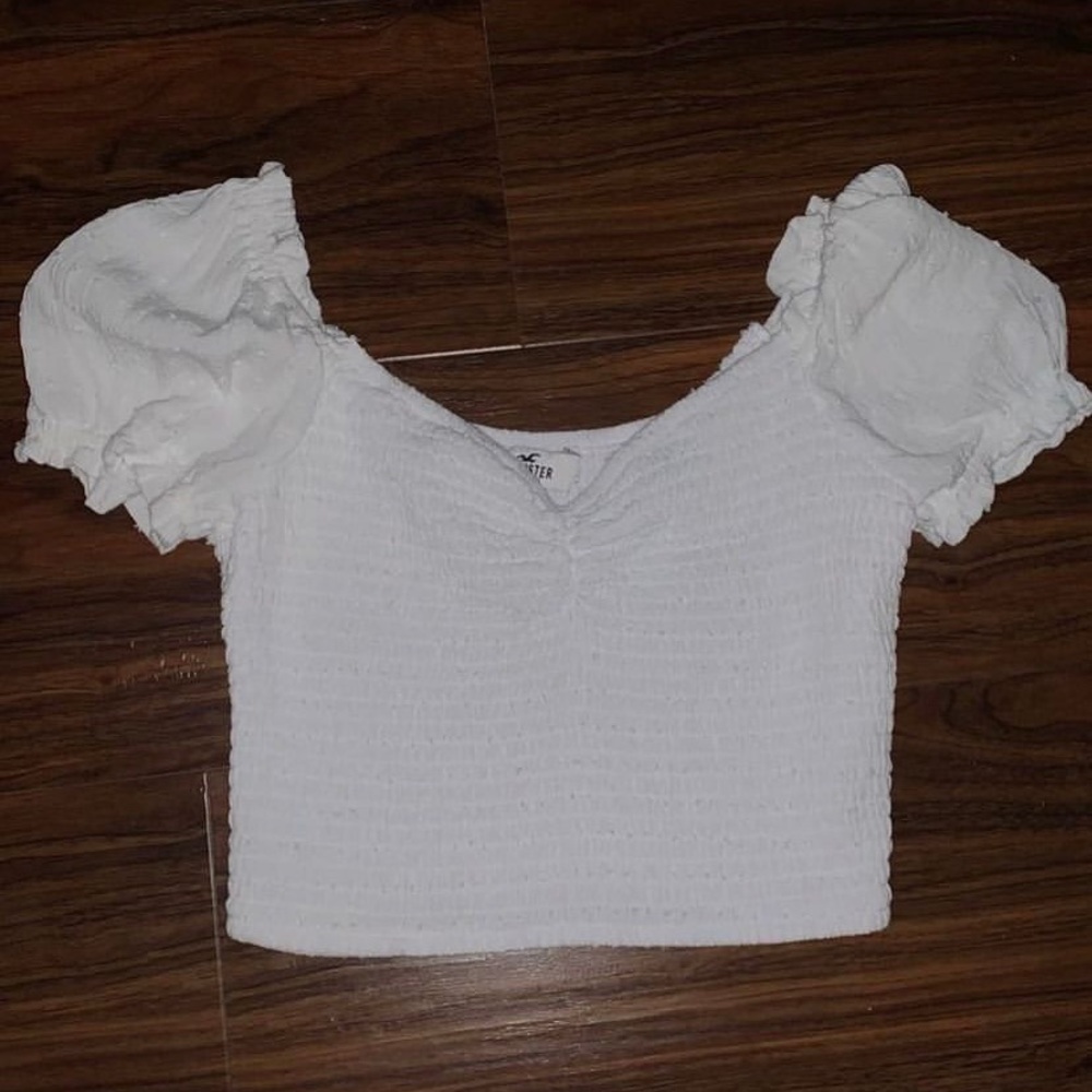 White puff sleeve crop top from Hollister, size small.